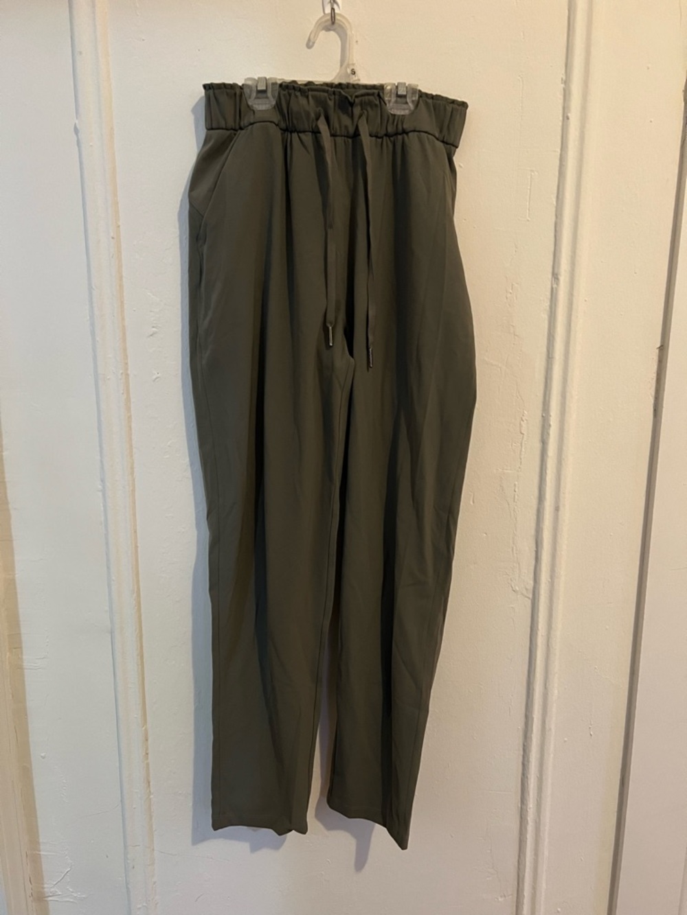 Lululemon Olive draw string sweatpants size small